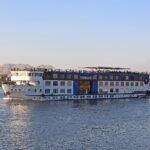 Crucero de lujo Monaco navegando el Nilo entre Luxor y Asuan, Egipto