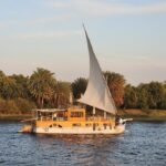 Crucero por el Nilo navegando entre Luxor y Asuán