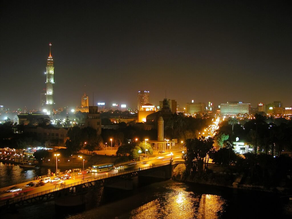 El Cairo de noche a orillas del Nilo