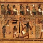 Escena del pesaje del corazon del Libro de los Muertos egipcio, con Anubis ajustando la balanza, Thoth registrando el veredicto, dioses entronizados arriba y Ammit a la derecha