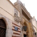Fachada historica de piedra de una iglesia copta en el Cairo Copto con cruz en la calle Mari Girgis