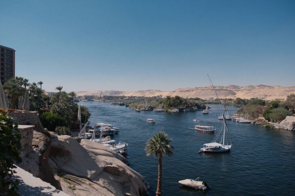 El río Nilo a su paso por Asuán, Egipto
