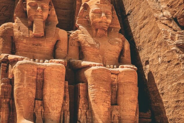 Estatuas colosales de los templos de Abu Simbel, Egipto