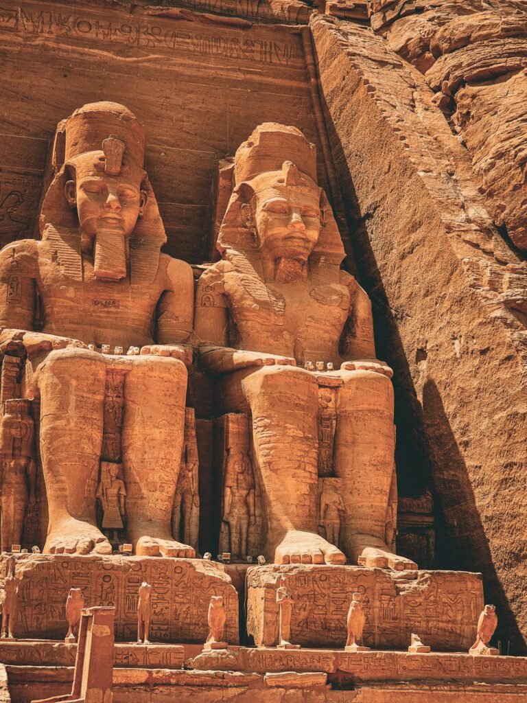 Estatuas colosales de los templos de Abu Simbel, Egipto