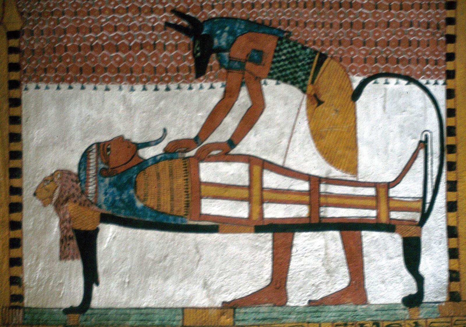 Pintura de la tumba de Sennedjem en Deir el-Medina: Anubis inclinado sobre la momia del difunto tendida en un lecho con forma de león